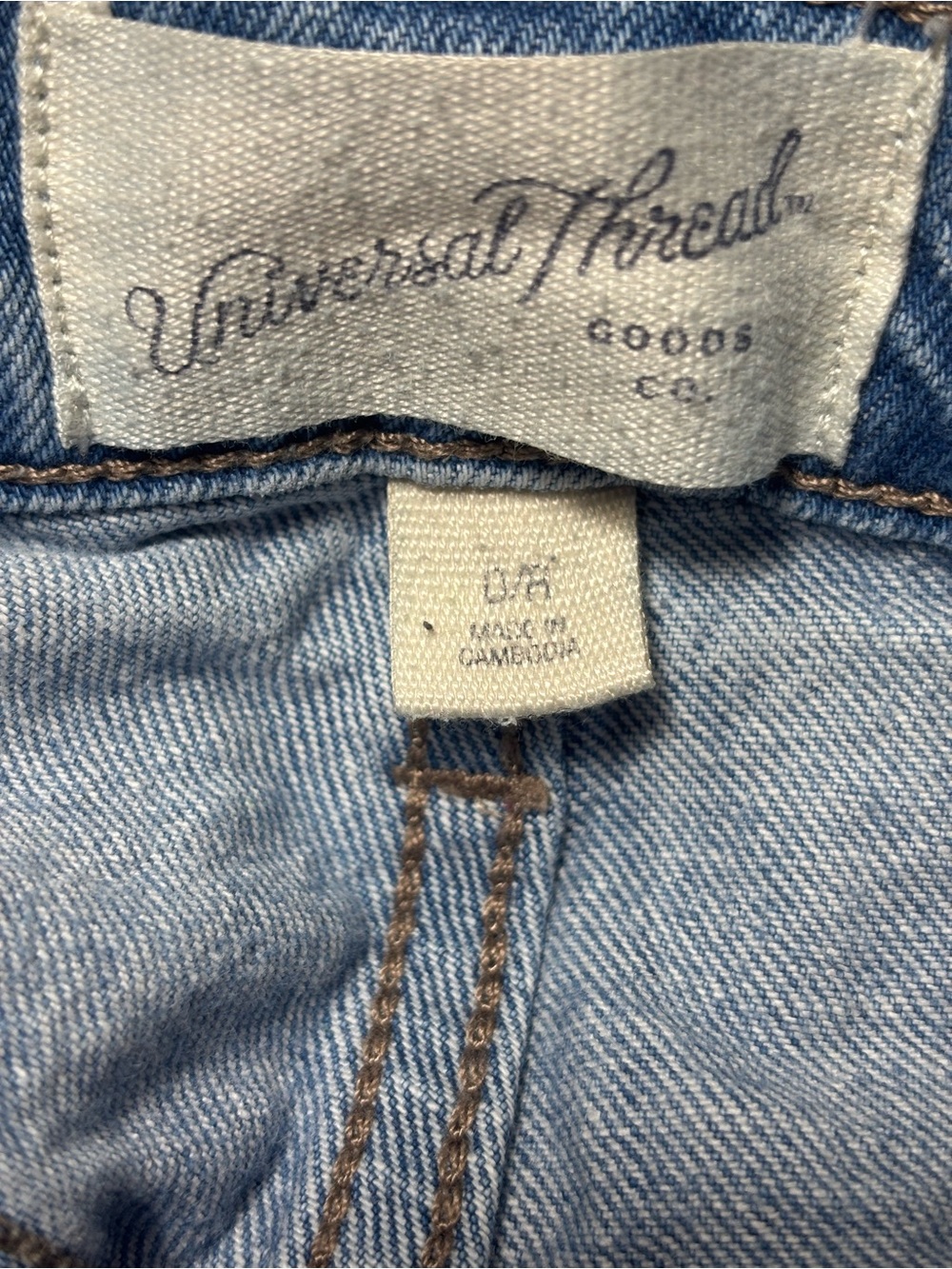 Universal Thread Light Wash Raw Hem Cutoff Shorts Size 0/R - Picture 4 of 4